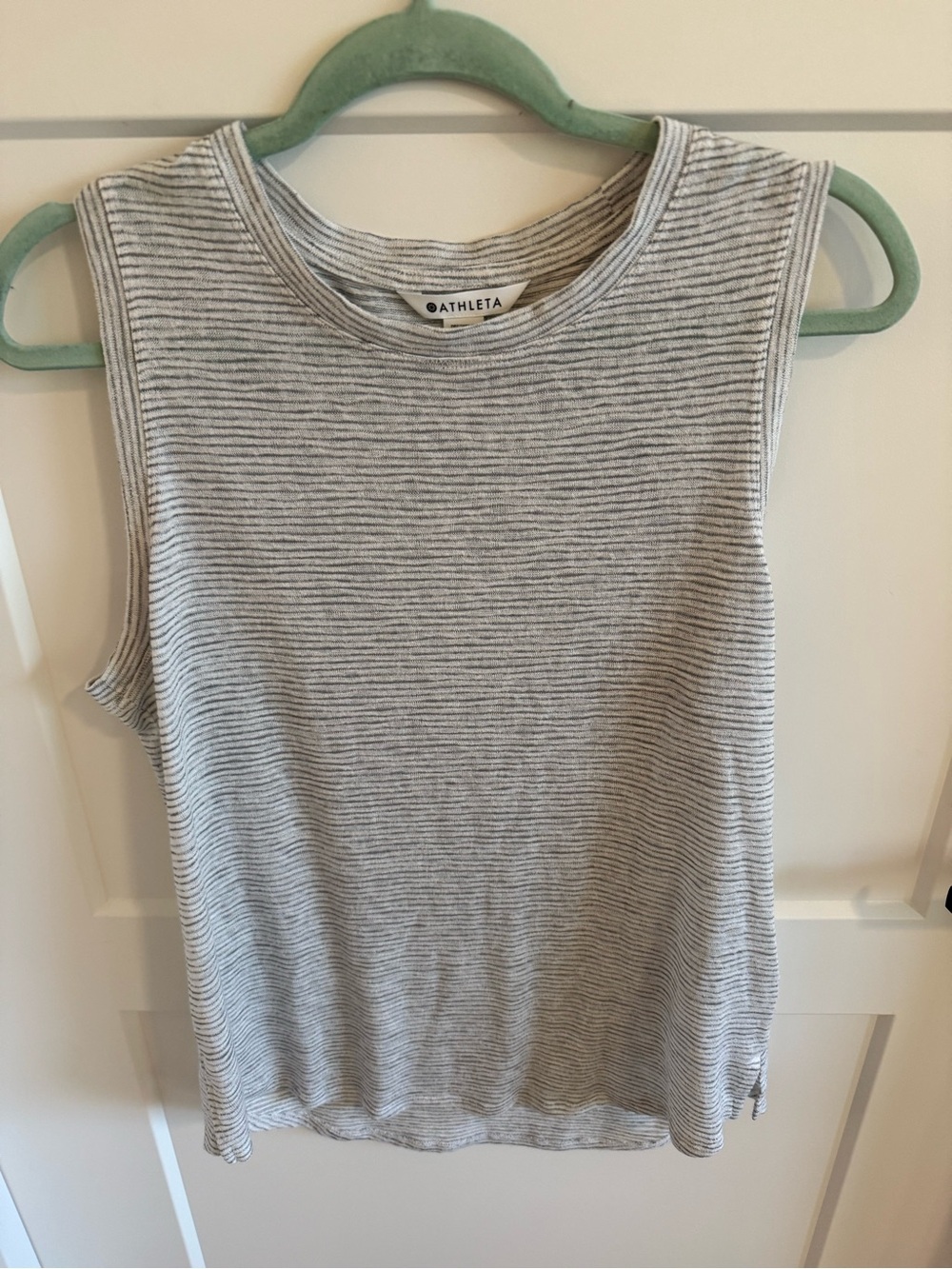 Athleta Breezy Stripe Muscle Tank Large Gray White Striped High Low Hem